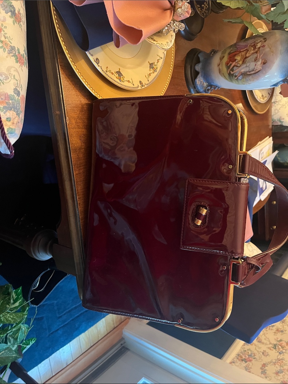 Women’s burgundy Leather Shoulder Bag -